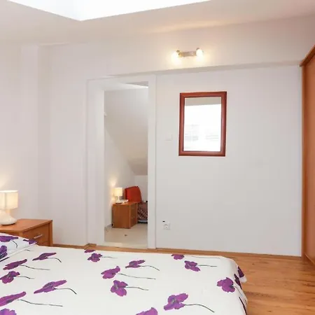 Center Larica Apartment *