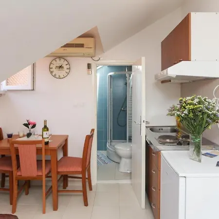 Center Larica Apartment *