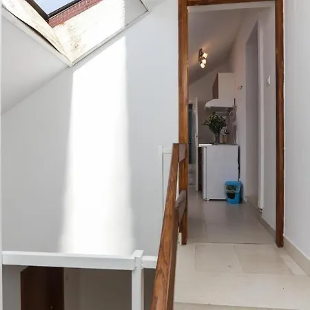 Center Larica Apartment *